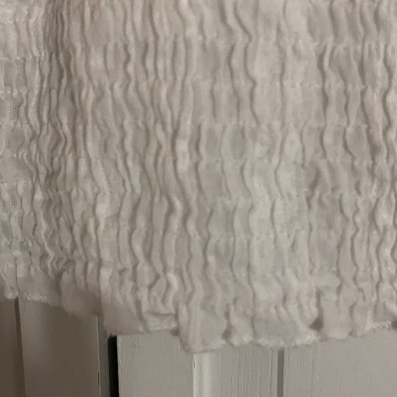 Pretty Eyelet & Daisy Top NWOT - Picture 7 of 7